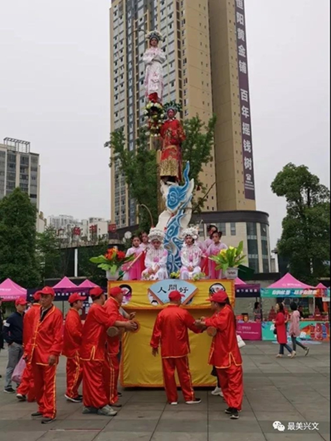 宜賓百歲老人過生日！現(xiàn)場發(fā)生這一幕令人……(圖18)