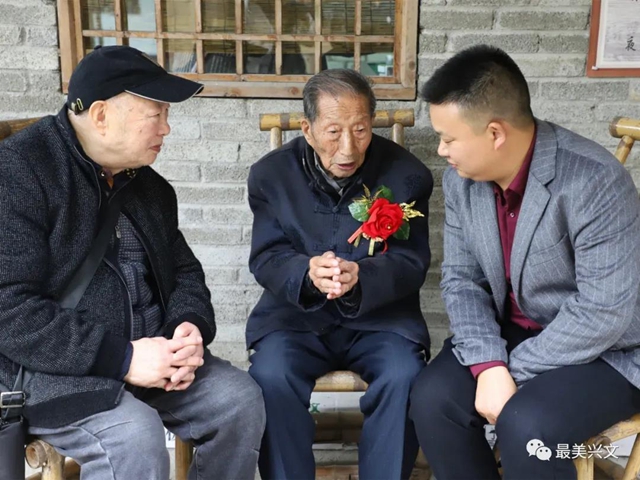 宜賓百歲老人過生日！現(xiàn)場發(fā)生這一幕令人……(圖19)