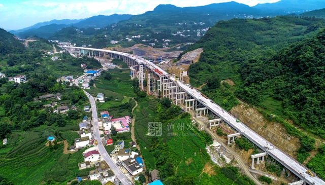 敘威高速最后一個隧道貫通！已實現(xiàn)路基全部雙幅連通(圖4)