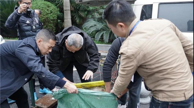 瀘州：一夜電翻近400斤魚，這兩弟兄遭了(圖4)