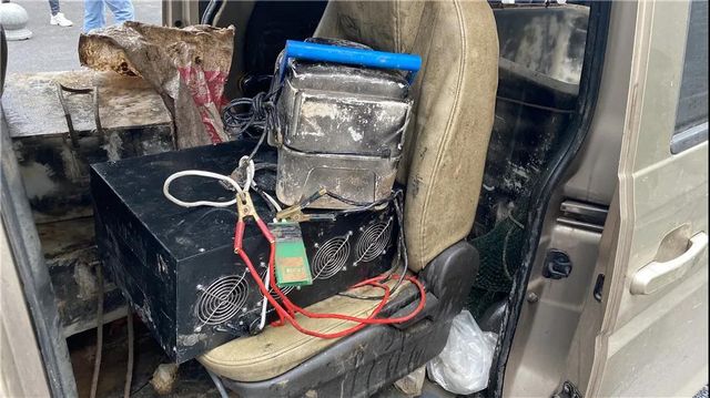 瀘州：一夜電翻近400斤魚，這兩弟兄遭了(圖7)