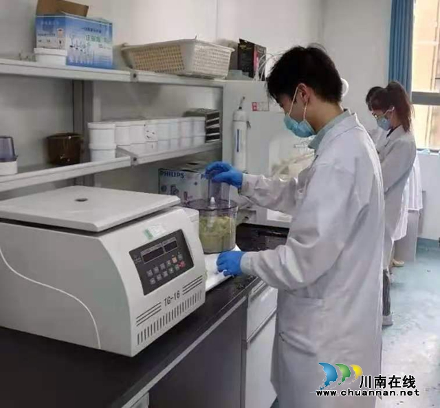 四川省富硒富鋅產(chǎn)品質(zhì)量監(jiān)督檢驗(yàn)中心在合江揭牌(圖2)