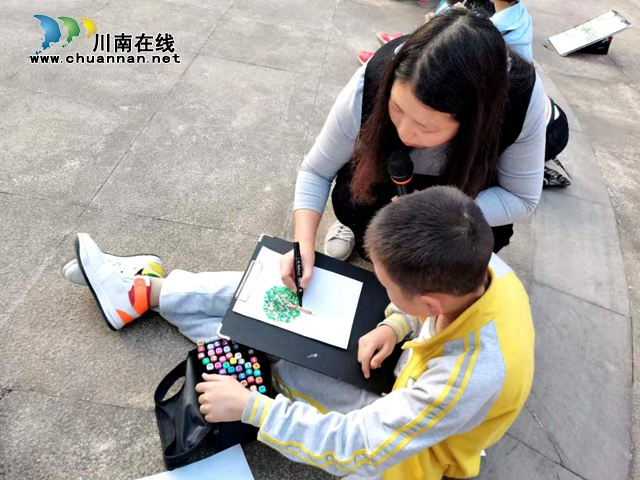 瀘縣玉蟾街道開(kāi)展戶外兒童繪畫(huà)寫(xiě)真活動(dòng)(圖2)