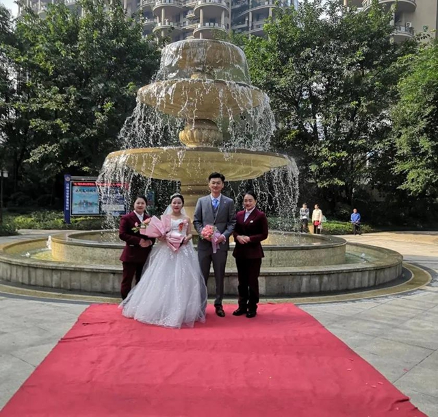 綠韻小區(qū)業(yè)主喜結(jié)連理，佳樂物業(yè)紅毯迎親送祝福(圖4)