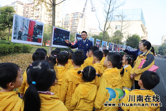 萌娃進營看新鮮！瀘州消防開展“119”消防站開放日活動(圖3)