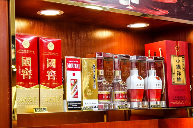 五糧液“封殺”國(guó)窖，經(jīng)銷商被逼二選一，川酒內(nèi)斗或涉行業(yè)壟斷
