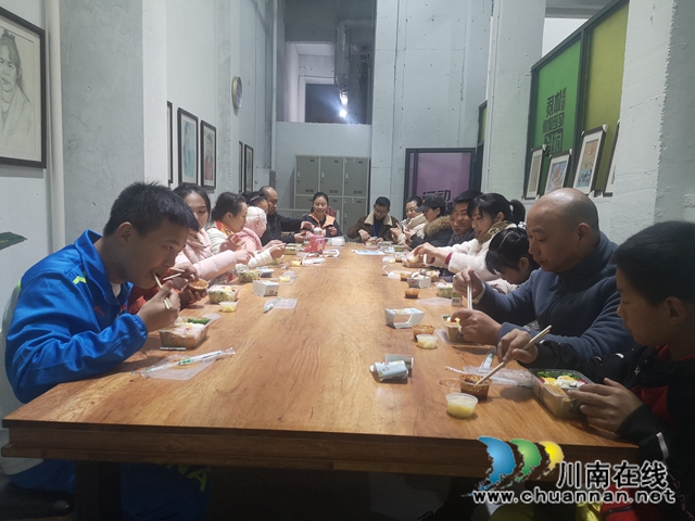 【助學(xué)連線】11月28日：一件小事引發(fā)的大愛！(圖8)