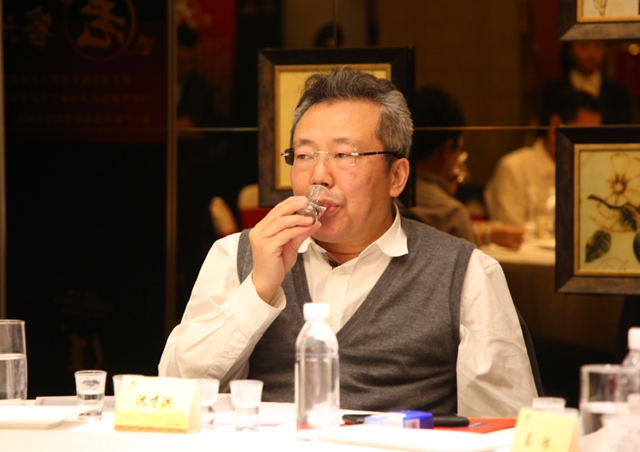 佳記酒業(yè)舉行高端酒體專家鑒評會(圖2)