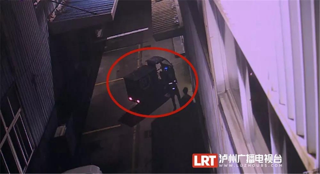 分批盜竊嫌太慢，瀘州男子竟然讓快遞上門“拉貨”？(圖2)