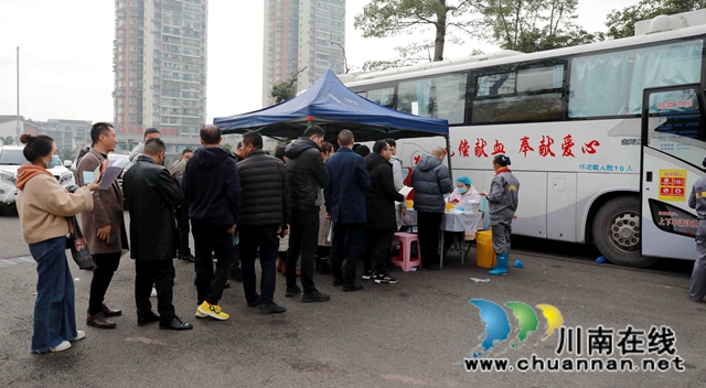 好暖！龍馬潭區(qū)政府機(jī)關(guān)干部為愛加“油”(圖1)