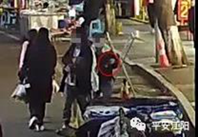 廣西男子跨越千里到瀘州，蹲守鬧市區(qū)專盯著這類人……(圖3)