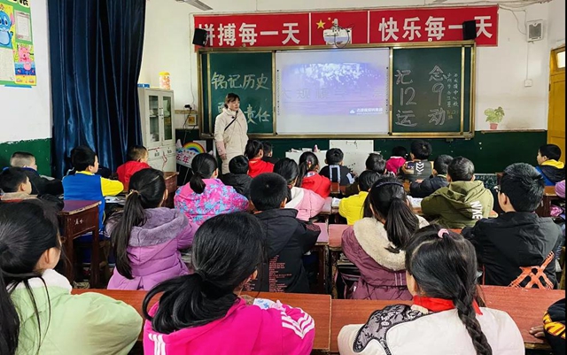 紀(jì)念“一二?九” 抒發(fā)愛(ài)國(guó)情|瀘州各校師生多形式唱響愛(ài)國(guó)樂(lè)章(圖20)