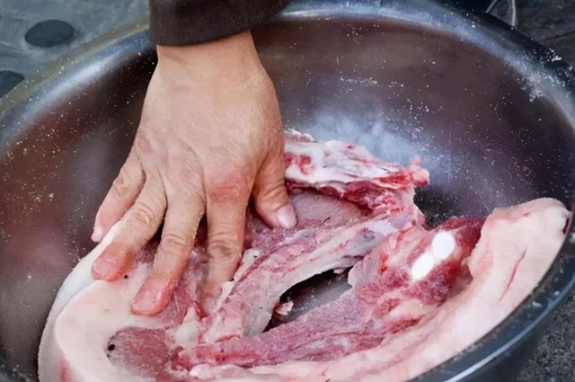 【分享】腌臘肉，10斤肉放多少鹽？原來一直沒做對……(圖6)