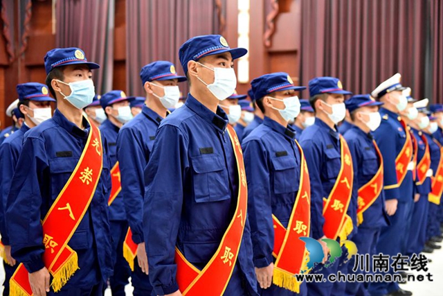告別戰(zhàn)友，踏上新征程！44名瀘州籍新消防員即將開啟“火焰藍”生涯(圖1)
