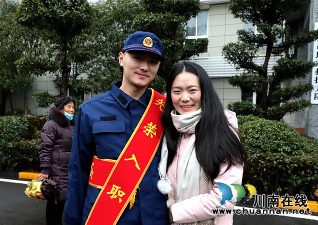 告別戰(zhàn)友，踏上新征程！44名瀘州籍新消防員即將開啟“火焰藍”生涯(圖11)