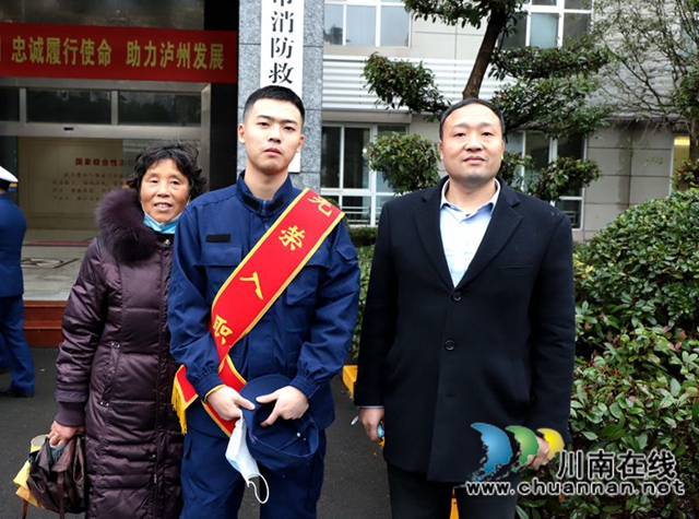告別戰(zhàn)友，踏上新征程！44名瀘州籍新消防員即將開啟“火焰藍”生涯(圖9)