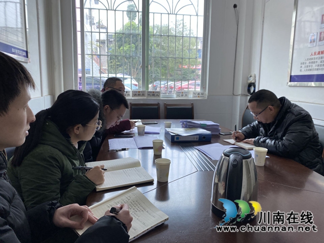 鄭尚貴到瀘縣百和鎮(zhèn)督導(dǎo)禁毒重點(diǎn)整治攻堅(jiān)決戰(zhàn)工作(圖2)