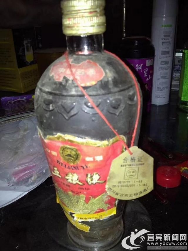 一瓶都沒(méi)喝過(guò)！宜賓一市民存了100多瓶老酒，最老的70多年！(圖3)