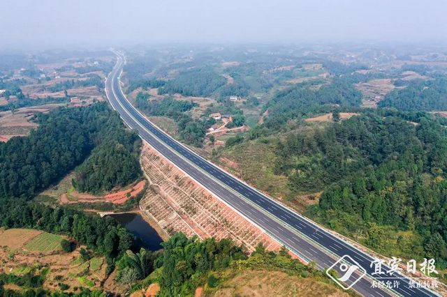 成宜高速90分鐘全線跑完！雙向6車道 年底試通車運(yùn)營(yíng)(圖6)