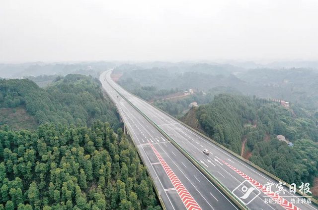成宜高速90分鐘全線跑完！雙向6車道 年底試通車運(yùn)營(yíng)(圖7)
