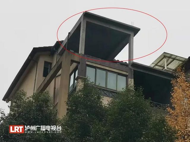 零容忍，瀘州沱三橋西班牙郡小區(qū)"樓上樓"被拆(圖1)