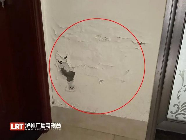 零容忍，瀘州沱三橋西班牙郡小區(qū)"樓上樓"被拆(圖4)