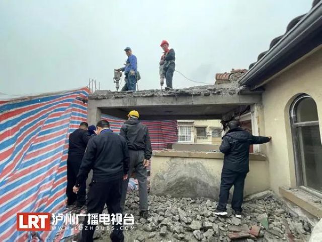 零容忍，瀘州沱三橋西班牙郡小區(qū)"樓上樓"被拆(圖6)