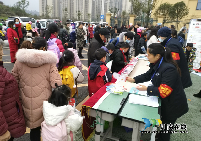 內(nèi)江經(jīng)開區(qū)交通鎮(zhèn)開展“珍愛生命，遠(yuǎn)離毒品”禁毒宣傳活動(dòng)