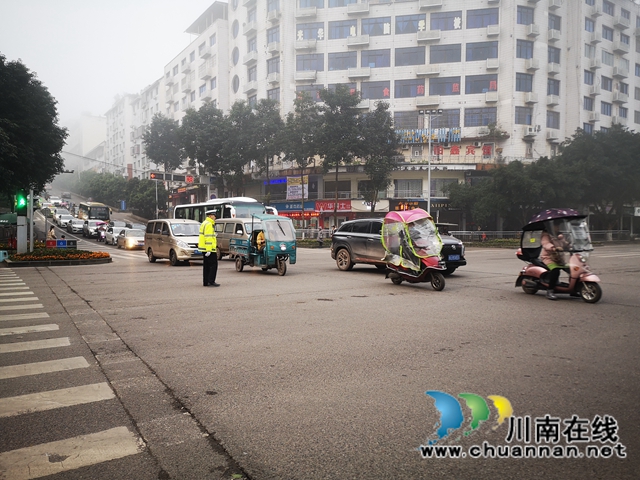 合江少岷路：早高峰秩序井然，綠色出行成美麗風(fēng)景(圖2)