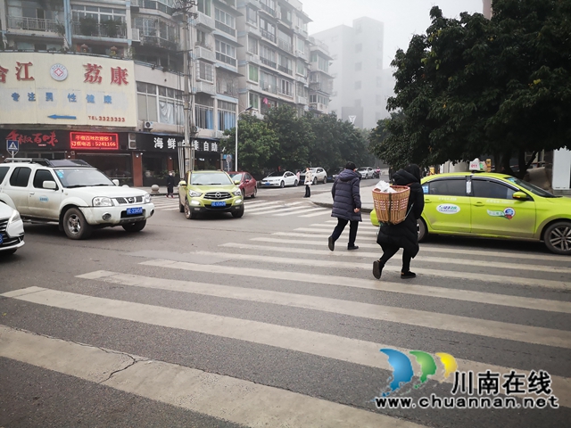 合江少岷路：早高峰秩序井然，綠色出行成美麗風(fēng)景(圖5)