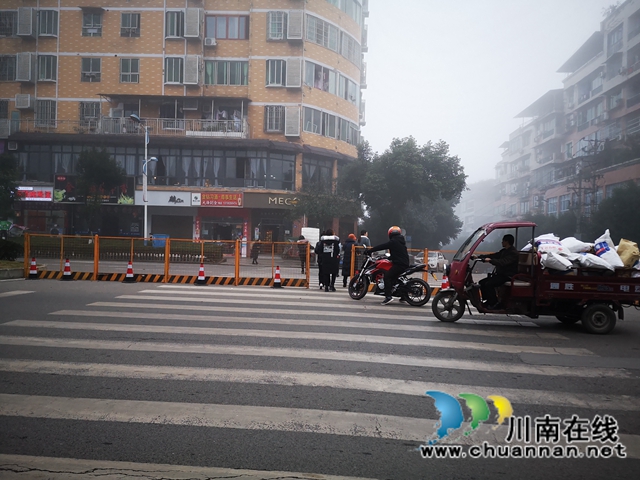 合江少岷路：早高峰秩序井然，綠色出行成美麗風(fēng)景(圖4)