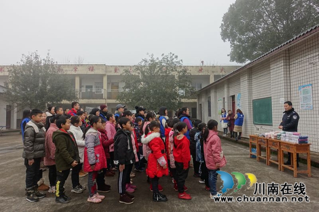 用我零花錢，給你送溫暖！瀘州市少年警校開展暖冬行(圖1)