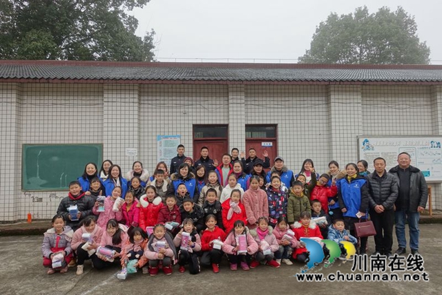 用我零花錢，給你送溫暖！瀘州市少年警校開展暖冬行(圖4)
