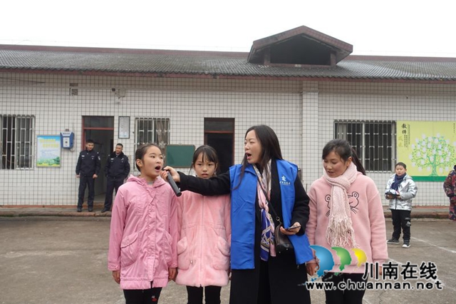 用我零花錢，給你送溫暖！瀘州市少年警校開展暖冬行(圖8)