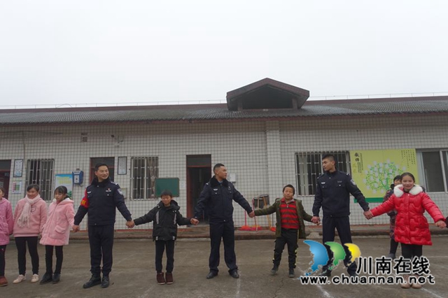 用我零花錢，給你送溫暖！瀘州市少年警校開展暖冬行(圖10)