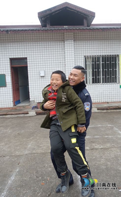 用我零花錢，給你送溫暖！瀘州市少年警校開展暖冬行(圖11)