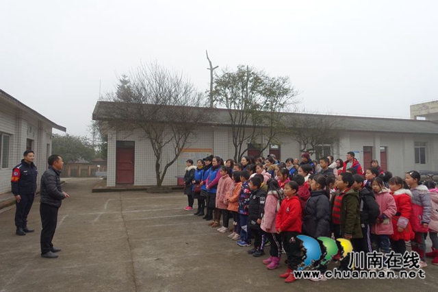 用我零花錢，給你送溫暖！瀘州市少年警校開展暖冬行(圖12)
