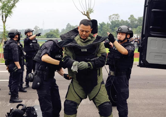 龍馬潭一工地挖出炸彈1000余枚！瀘州人也擁有“拆彈專家”(圖14)