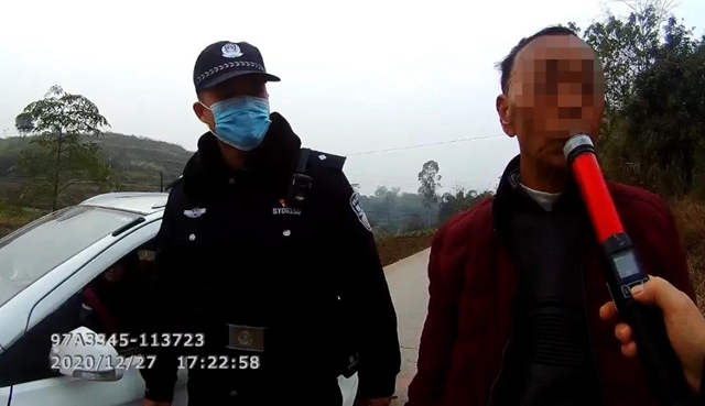無證酒駕還暴力抗法，瀘縣石橋鎮(zhèn)3人被采取刑事強制措施！(圖2)