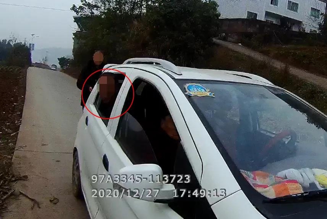 無證酒駕還暴力抗法，瀘縣石橋鎮(zhèn)3人被采取刑事強制措施！(圖3)