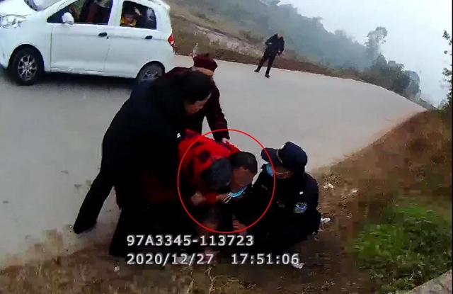 無證酒駕還暴力抗法，瀘縣石橋鎮(zhèn)3人被采取刑事強制措施！(圖4)