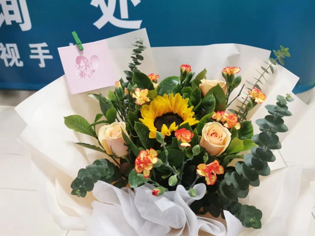 【尋人】護士小姐姐收到神秘鮮花！