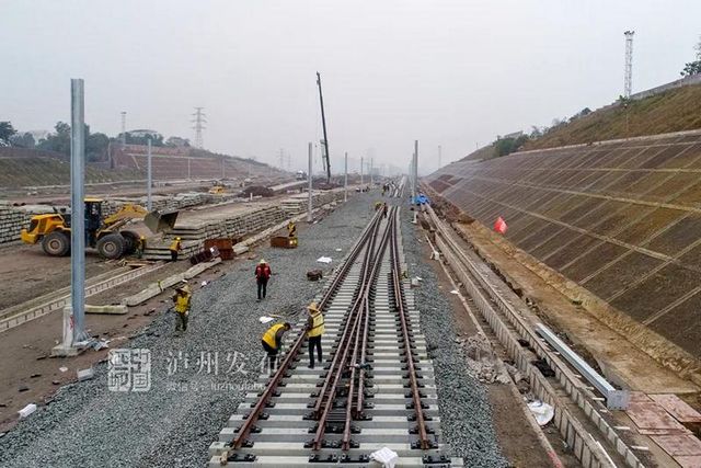 川南城際鐵路，鋪軌進(jìn)站！(圖6)