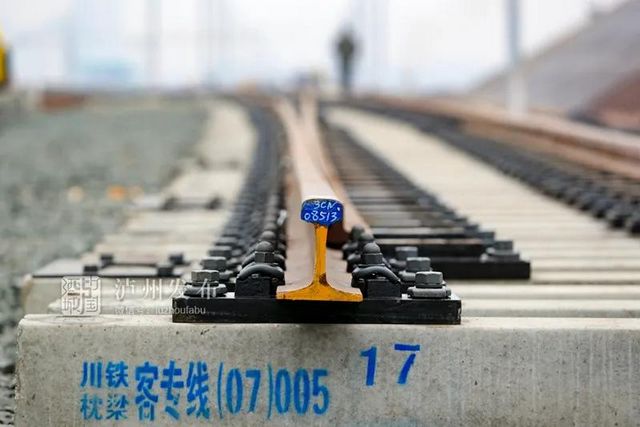 川南城際鐵路，鋪軌進(jìn)站！(圖2)