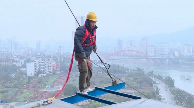 元旦不停工！川南第一高樓已修成這樣，300余名建設(shè)者奮戰(zhàn)一線(圖2)