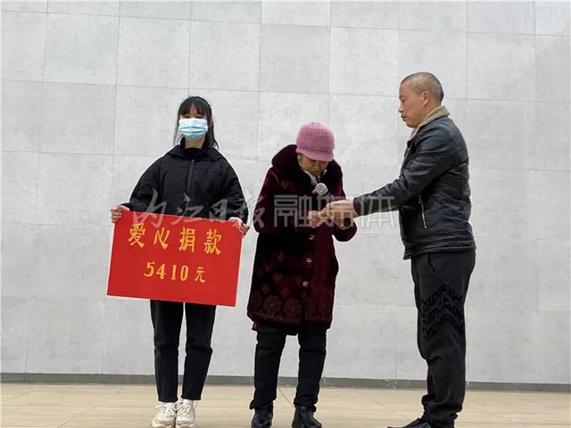 好暖！內(nèi)江這位女孩感動(dòng)了四川