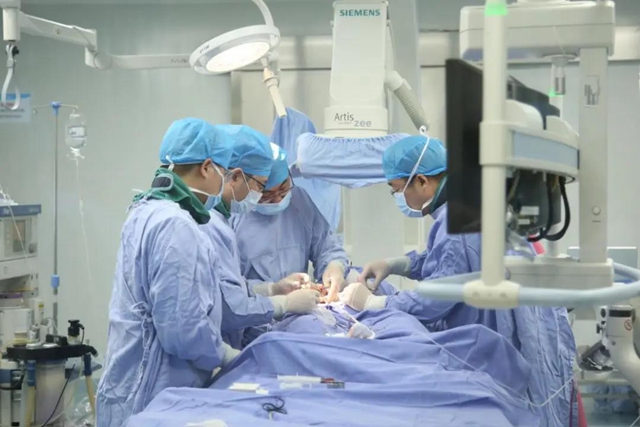 瀘州市人民醫(yī)院首次獨立成功完成復(fù)雜胸腹主動脈夾層血管腔內(nèi)修復(fù)術(shù)