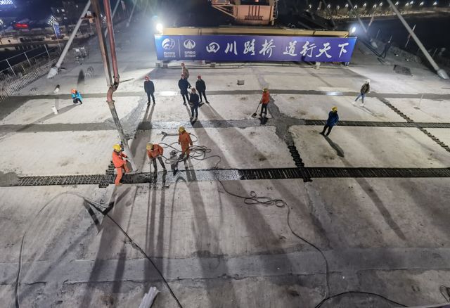 全國(guó)首創(chuàng)！宜賓鹽坪壩長(zhǎng)江大橋“魚躍長(zhǎng)江”造型很洋氣！(圖6)