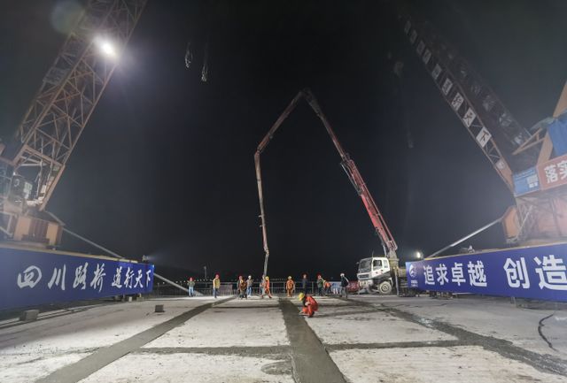 全國(guó)首創(chuàng)！宜賓鹽坪壩長(zhǎng)江大橋“魚躍長(zhǎng)江”造型很洋氣！(圖7)