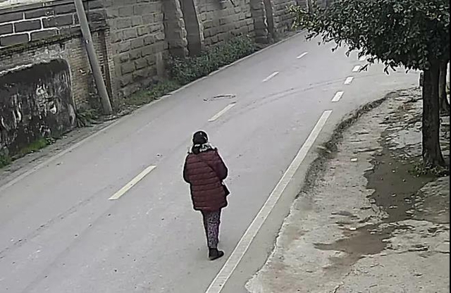 “妻管嚴(yán)”沒錢花，瀘州男子搶奪黃金耳環(huán)，懷疑是假貨轉(zhuǎn)手扔掉……(圖2)